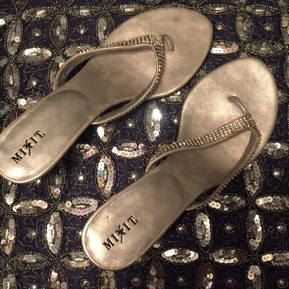 Kitten heel dress shoes